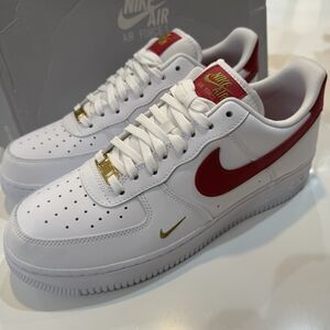 New Nike Air Force 1 Low Essential Gym Red Mini Swoosh Size 12 Wmn / 10.5 Men